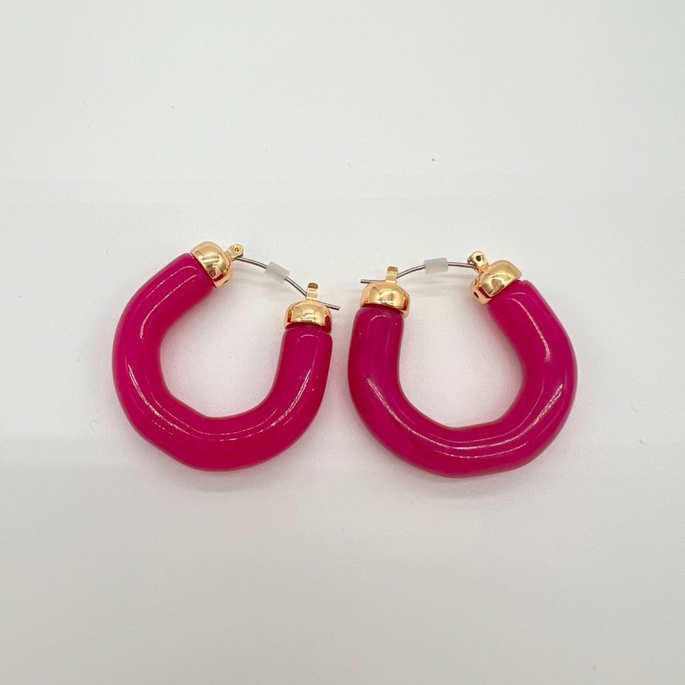 NWOT 🥀 Women's Pink and Gold Resin Hoop Earrings - Picture 5 of 5